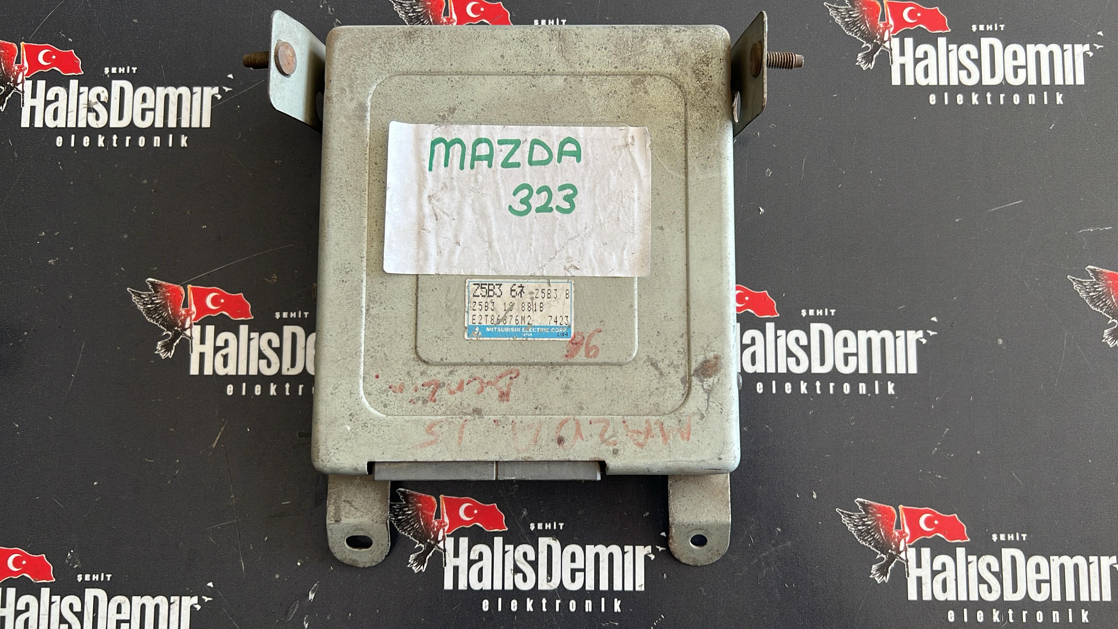 Mazda 323 Familia Z5 motor beyni Z5B318881B