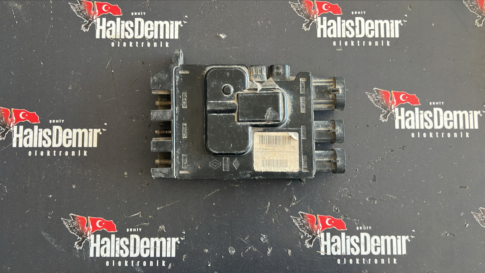 Megane 3-III Sigorta Kutusu Akü Dağıtım Ünitesi 243800010R 
