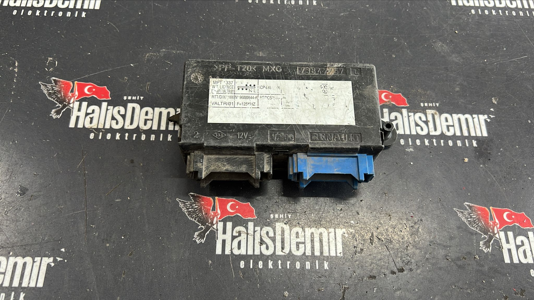 RENAULT LAGUNA 1 MERKEZİ KİLİT BEYNİ 73847257 ORJİNAL