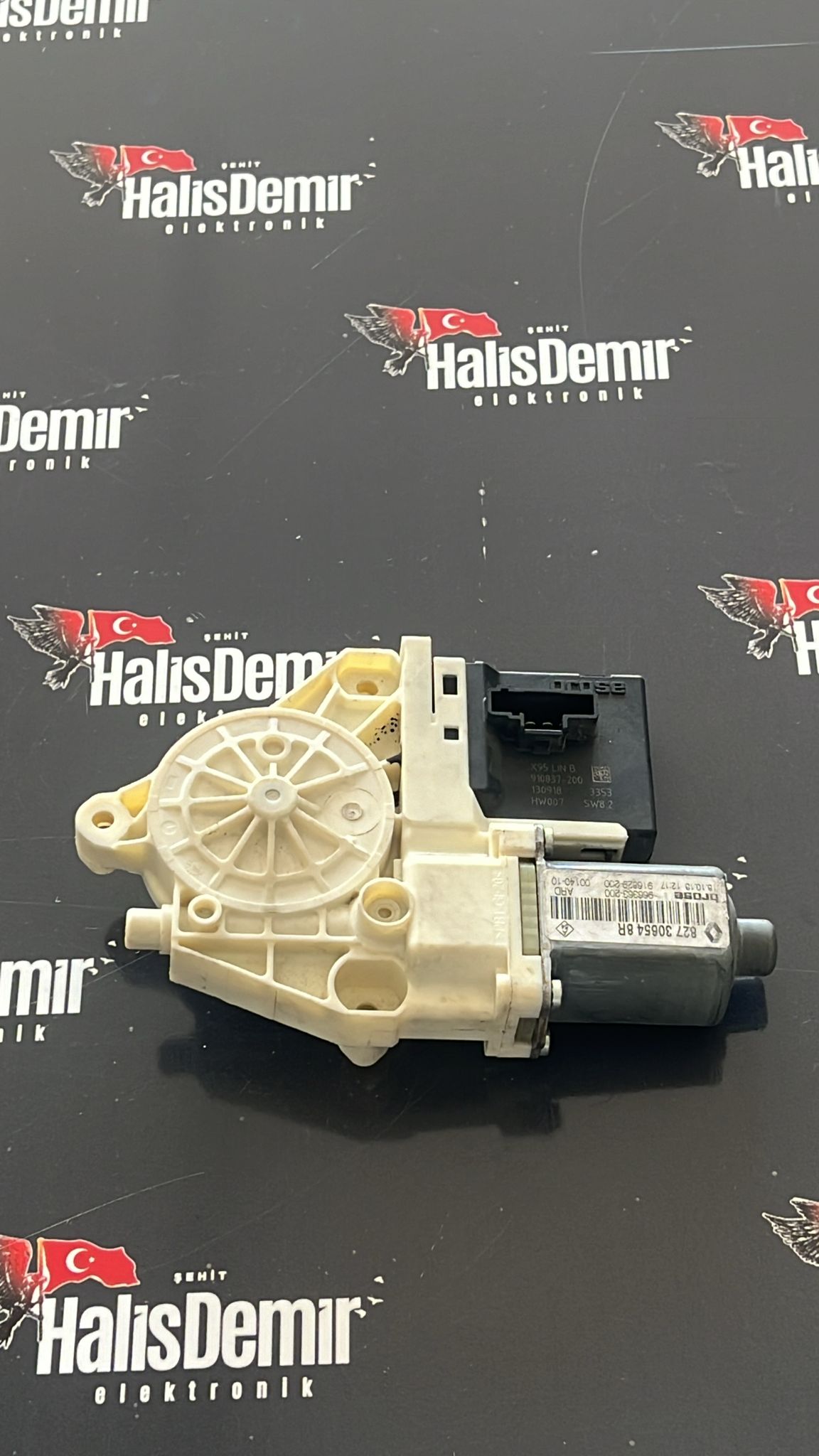 Renault Megane 3 - III Fluence Arka Cam Kriko Motoru Sağ 827306548R -Orjinal Yedek Parça