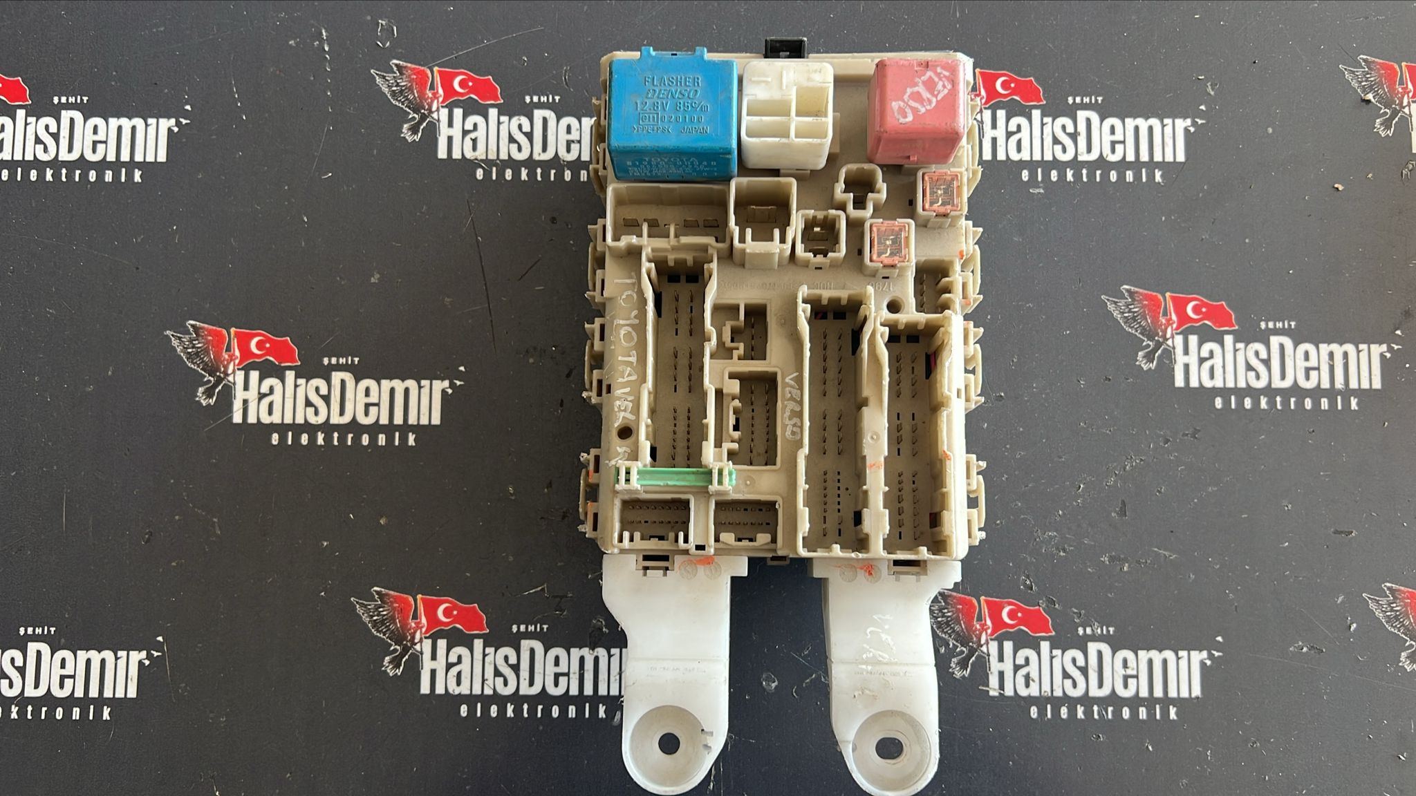 TOYOTA VERSO SİGORTA KUTUSU