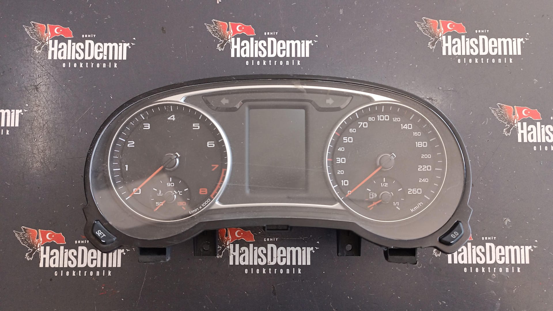 AUDI A1 KİLOMETRE SAATİ GÖSTERGE PANELİ 8X0920930N
