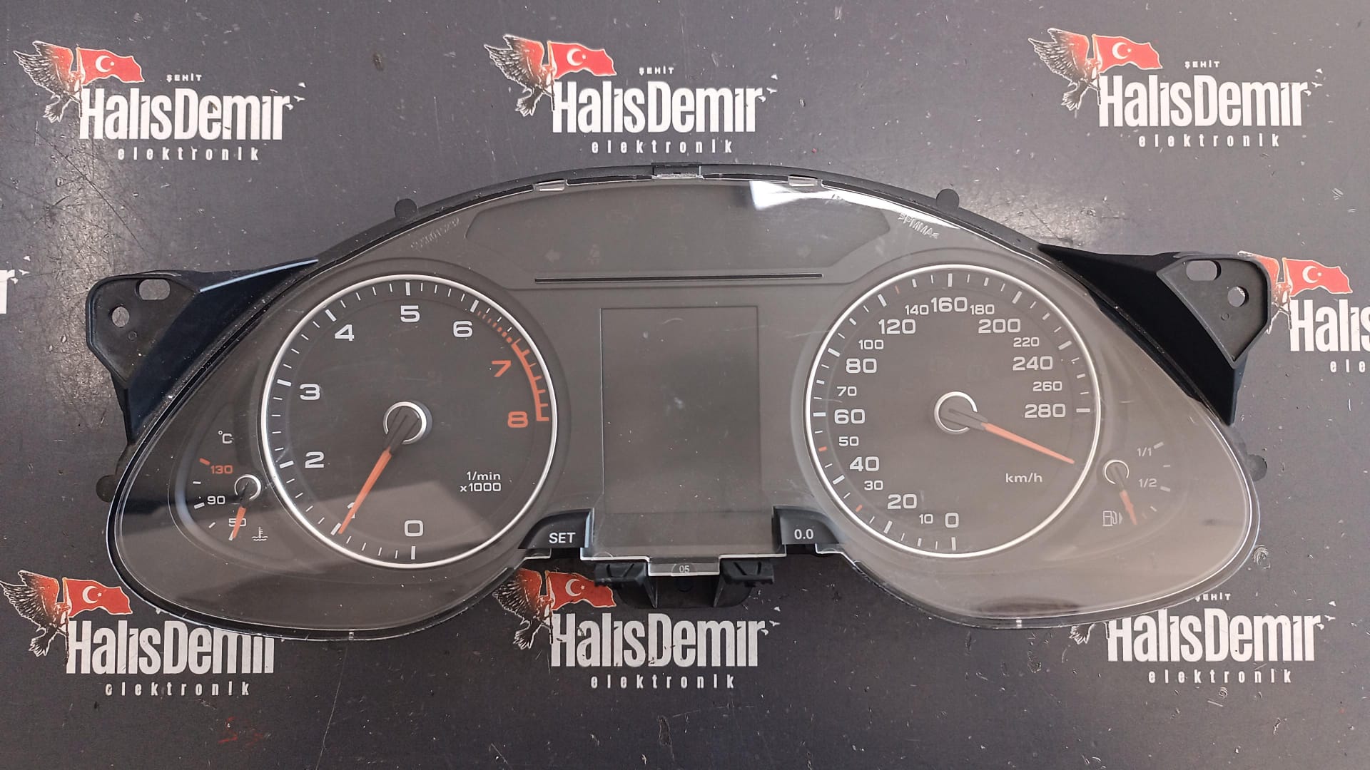 AUDI A4 1.8 KİLOMETRE SAATİ GÖSTERGE PANELİ 8K0920931T