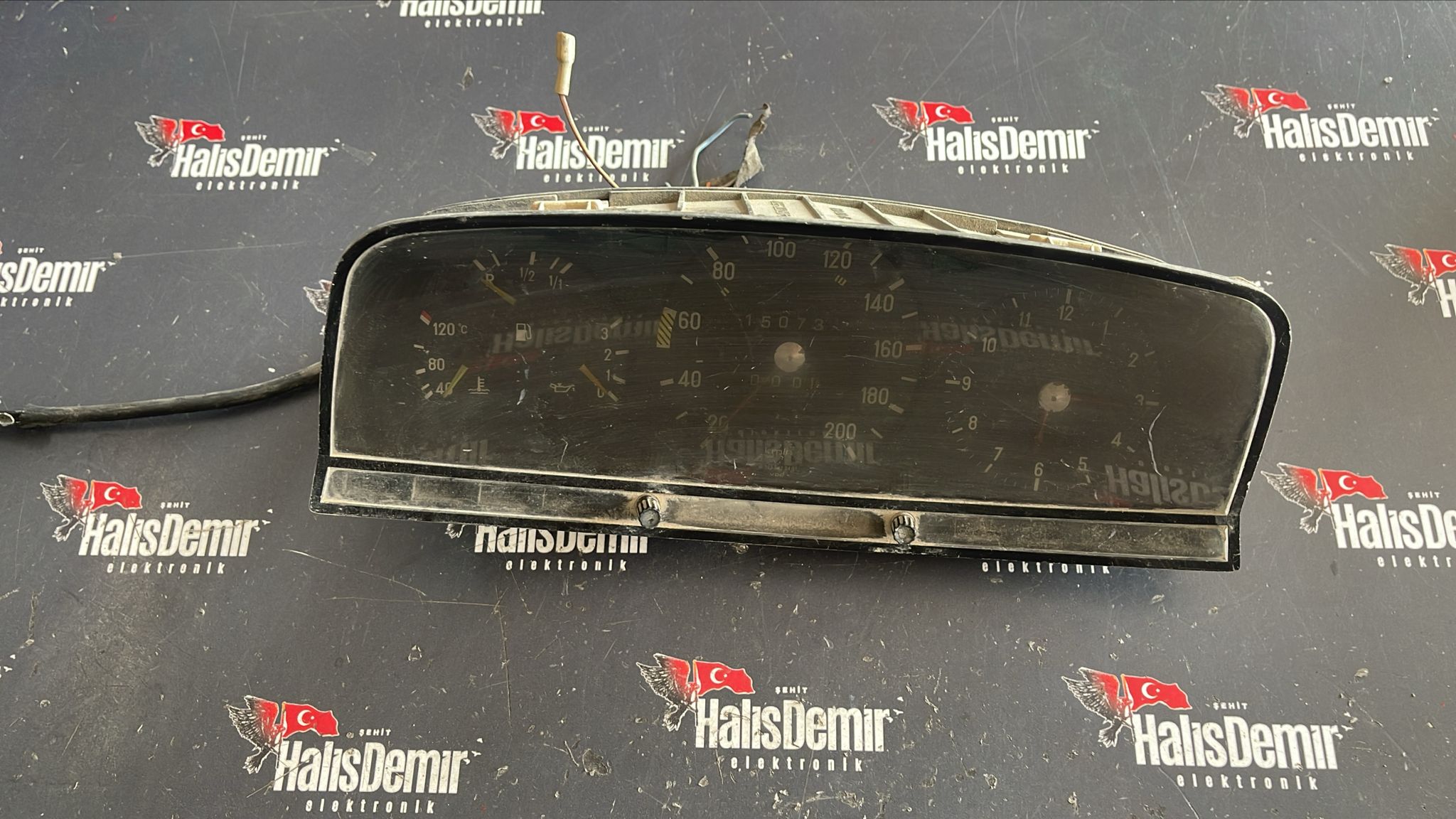Mercedes W123 Kilometre Saati Gösterge Paneli 87001050
