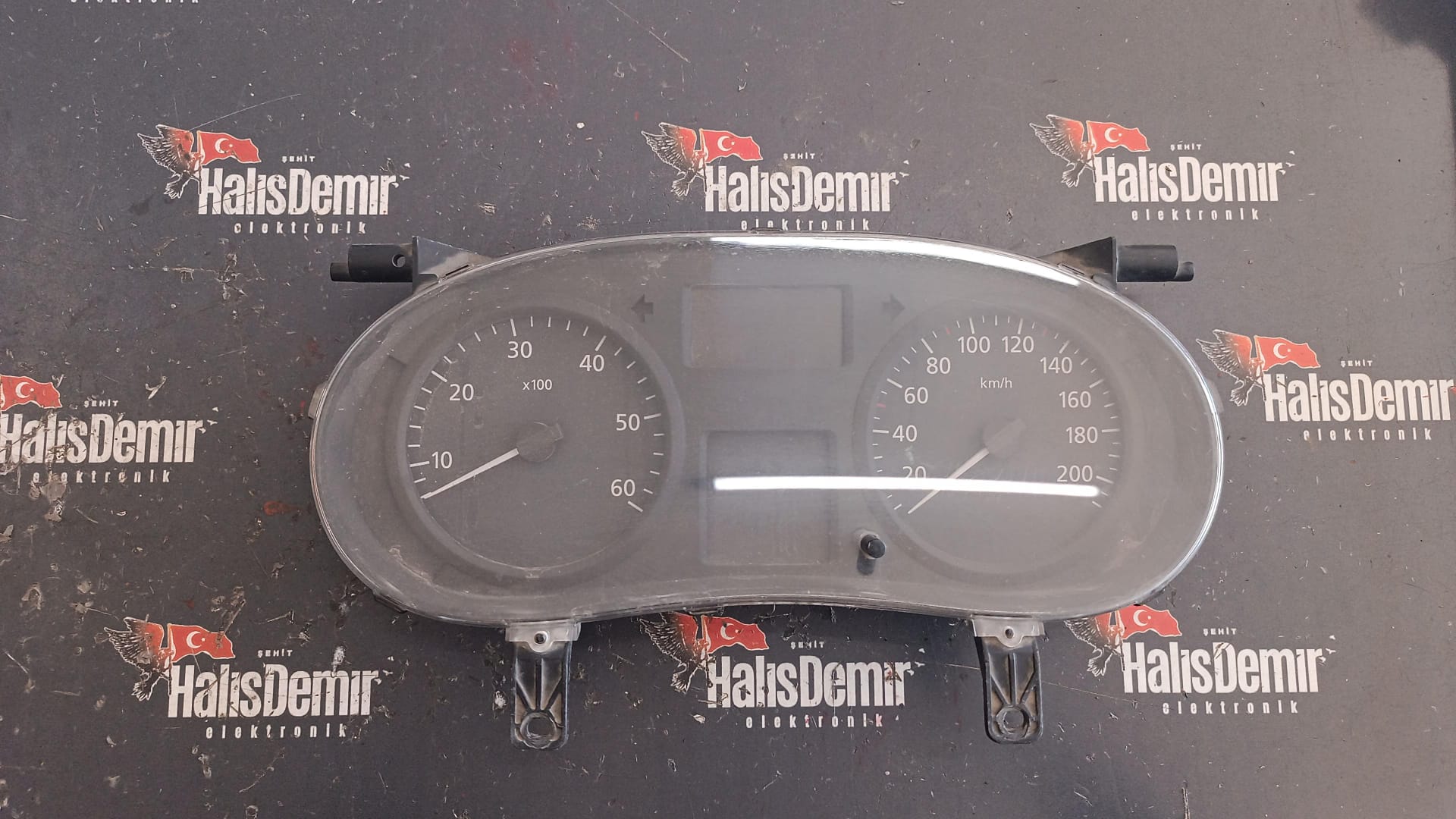 P8200390132B RENAULT TRAFİC GÖSTERGE PANELİ KİLOMETRE SAATİ