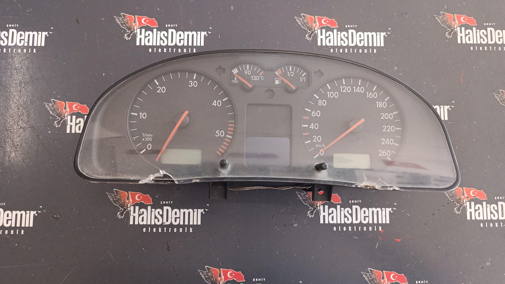 VOLKSWAGEN PASSAT DİZEL KİLOMETRE SAATİ GÖSTERGE PANELİ 3B0920822A